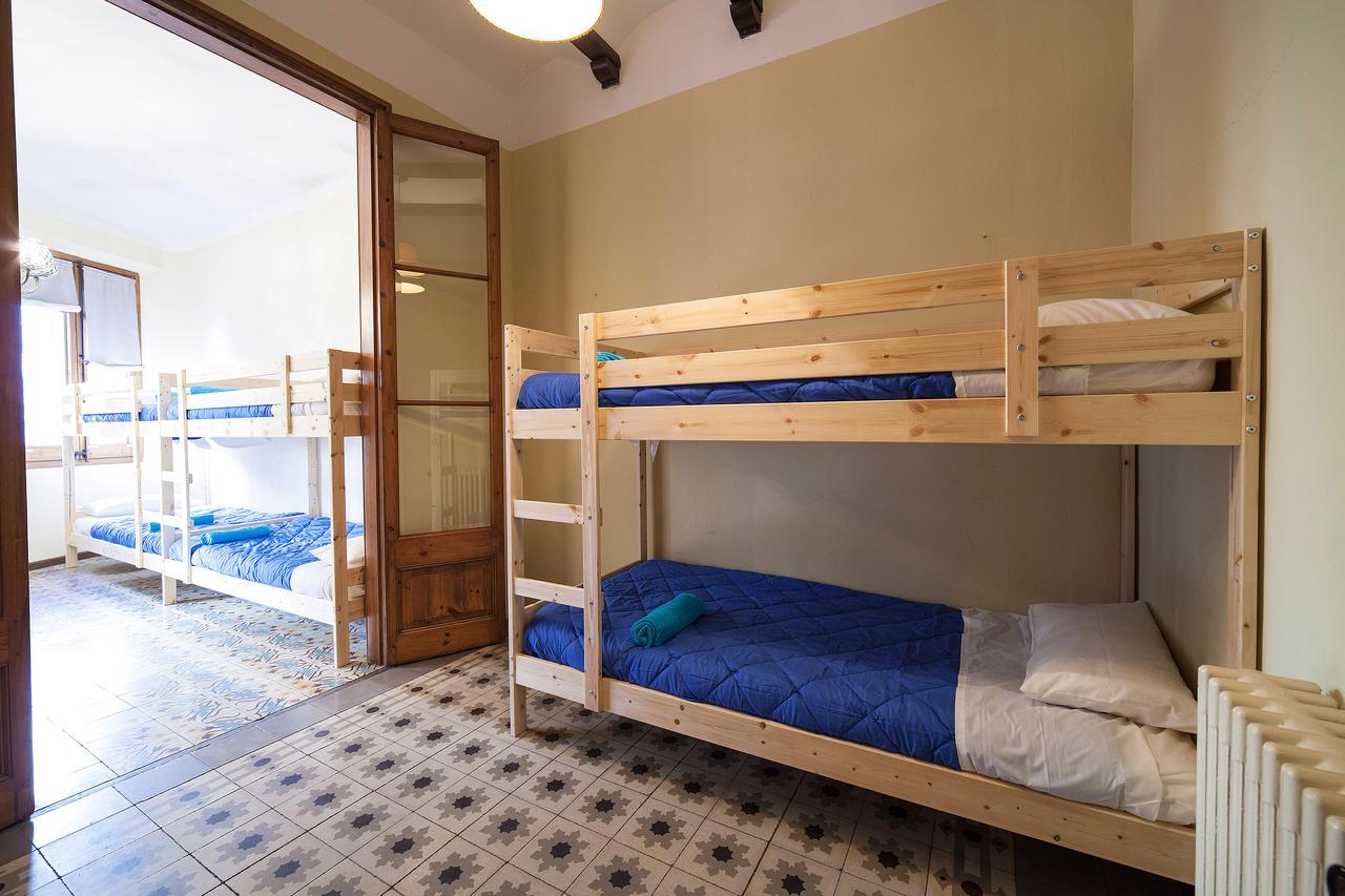 Bed and Breakfast Bed In Жирона Экстерьер фото