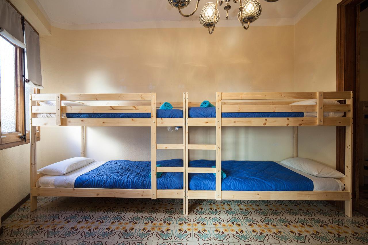 Bed and Breakfast Bed In Жирона Экстерьер фото