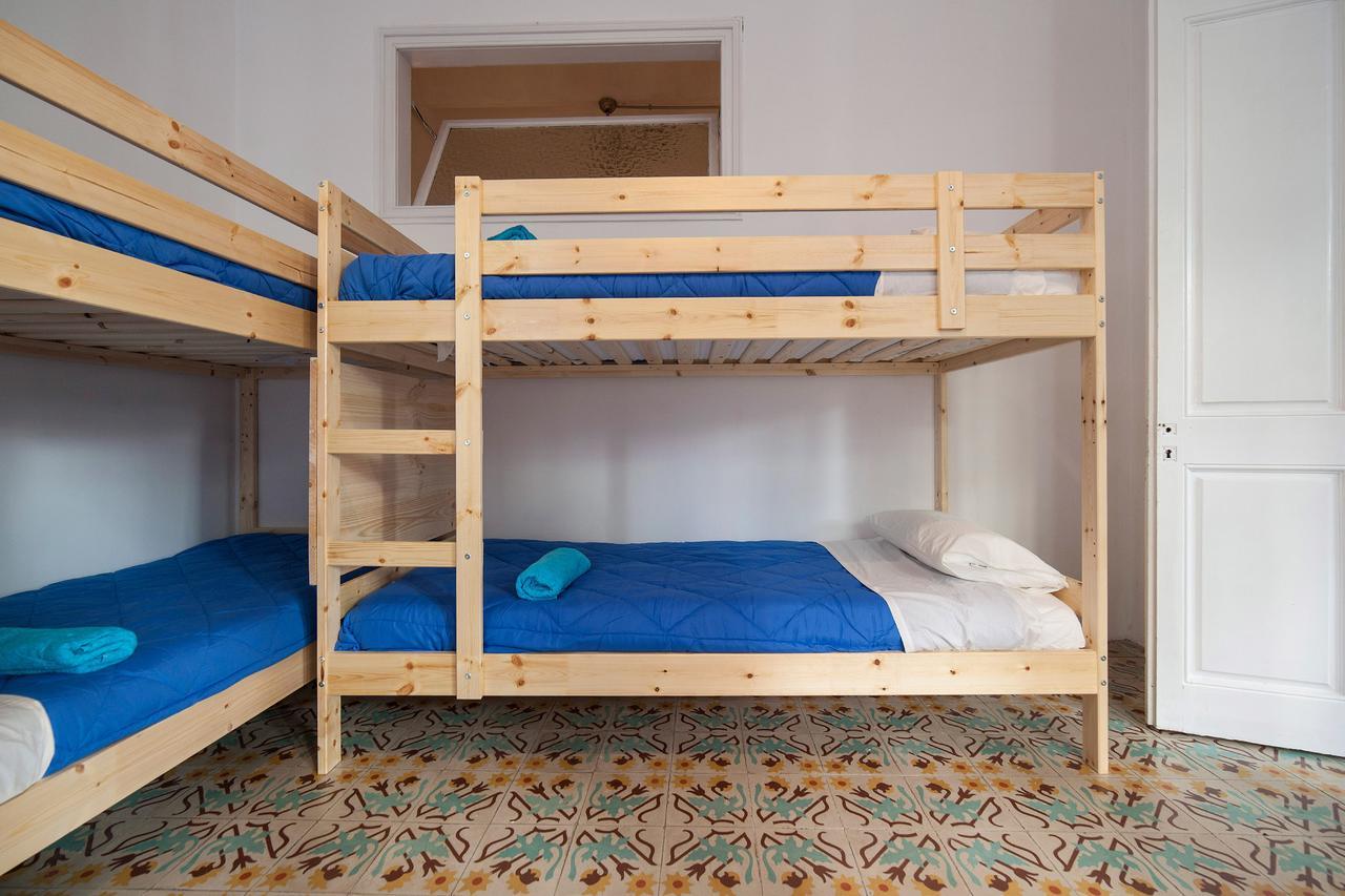 Bed and Breakfast Bed In Жирона Экстерьер фото