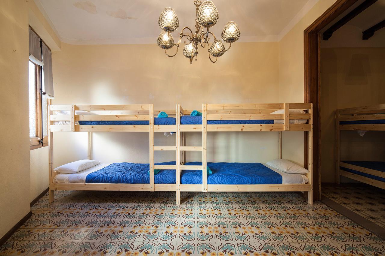 Bed and Breakfast Bed In Жирона Экстерьер фото