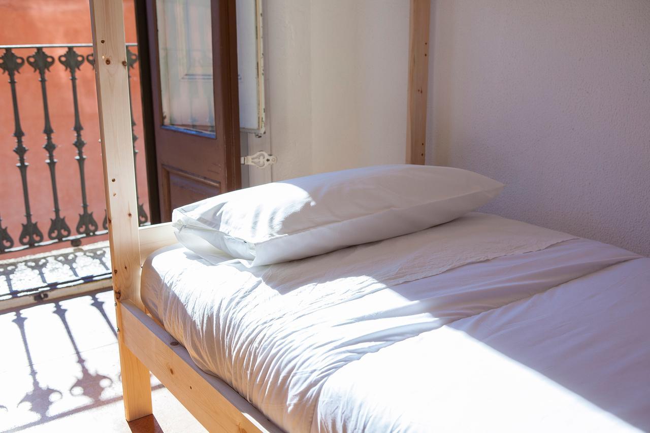 Bed and Breakfast Bed In Жирона Экстерьер фото
