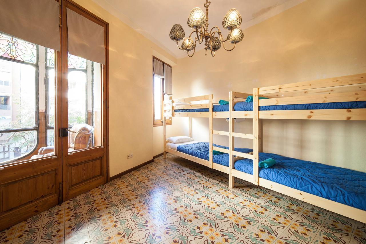 Bed and Breakfast Bed In Жирона Экстерьер фото
