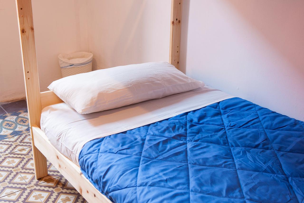 Bed and Breakfast Bed In Жирона Экстерьер фото