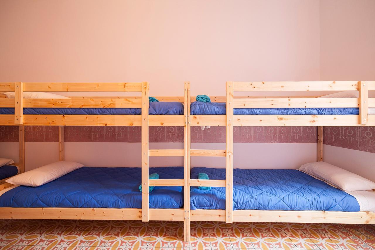 Bed and Breakfast Bed In Жирона Экстерьер фото