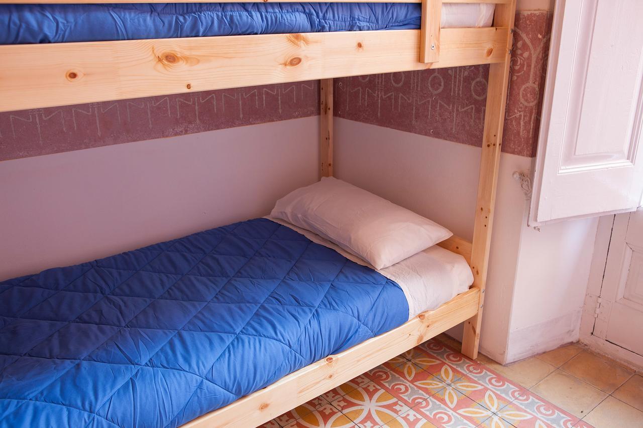 Bed and Breakfast Bed In Жирона Экстерьер фото